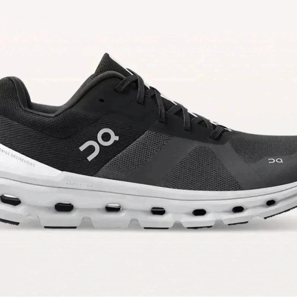 on cloud Cloudrunner Wide
9.5 - Picture 1 of 8